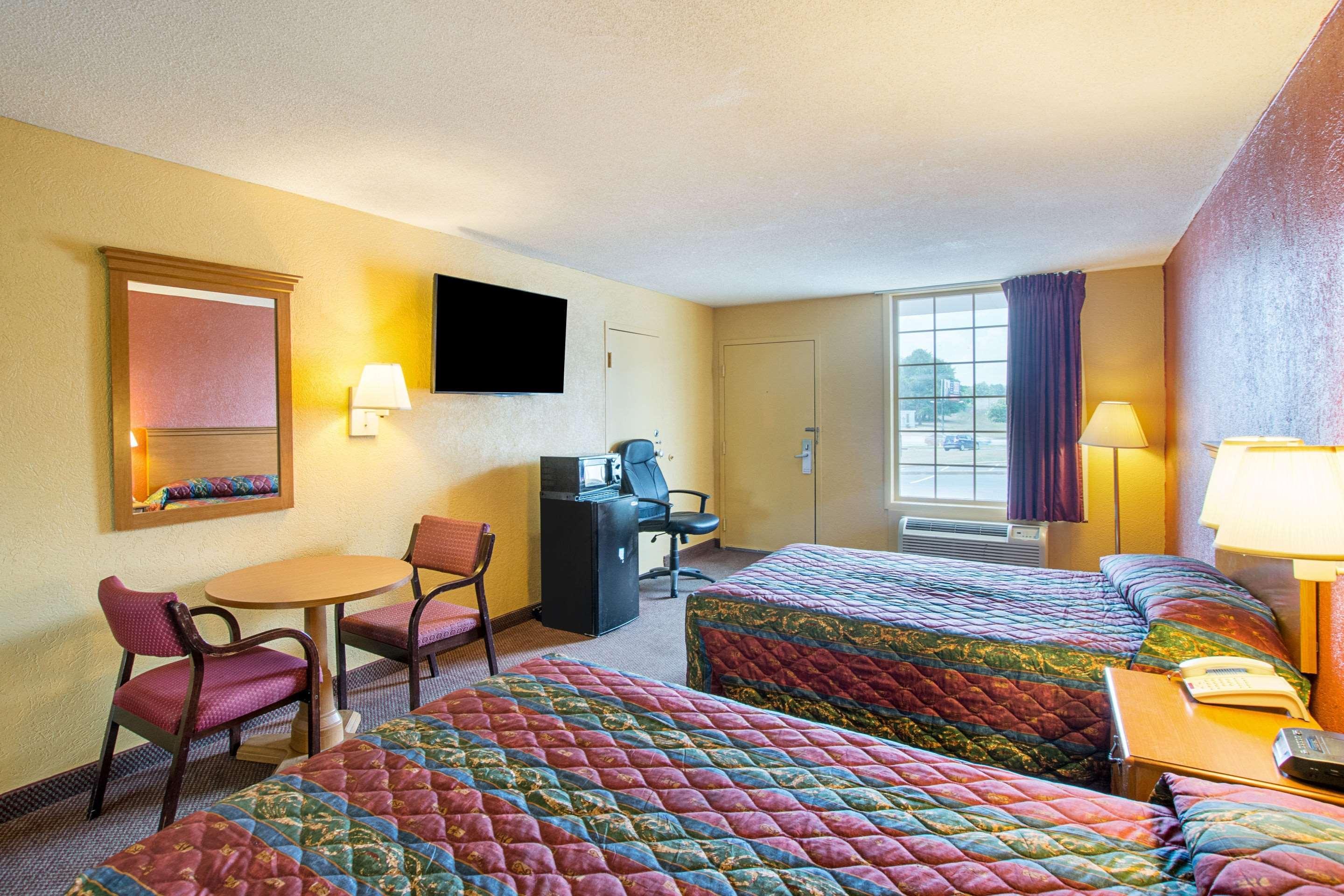Orangeburg Inn & Suites Екстериор снимка