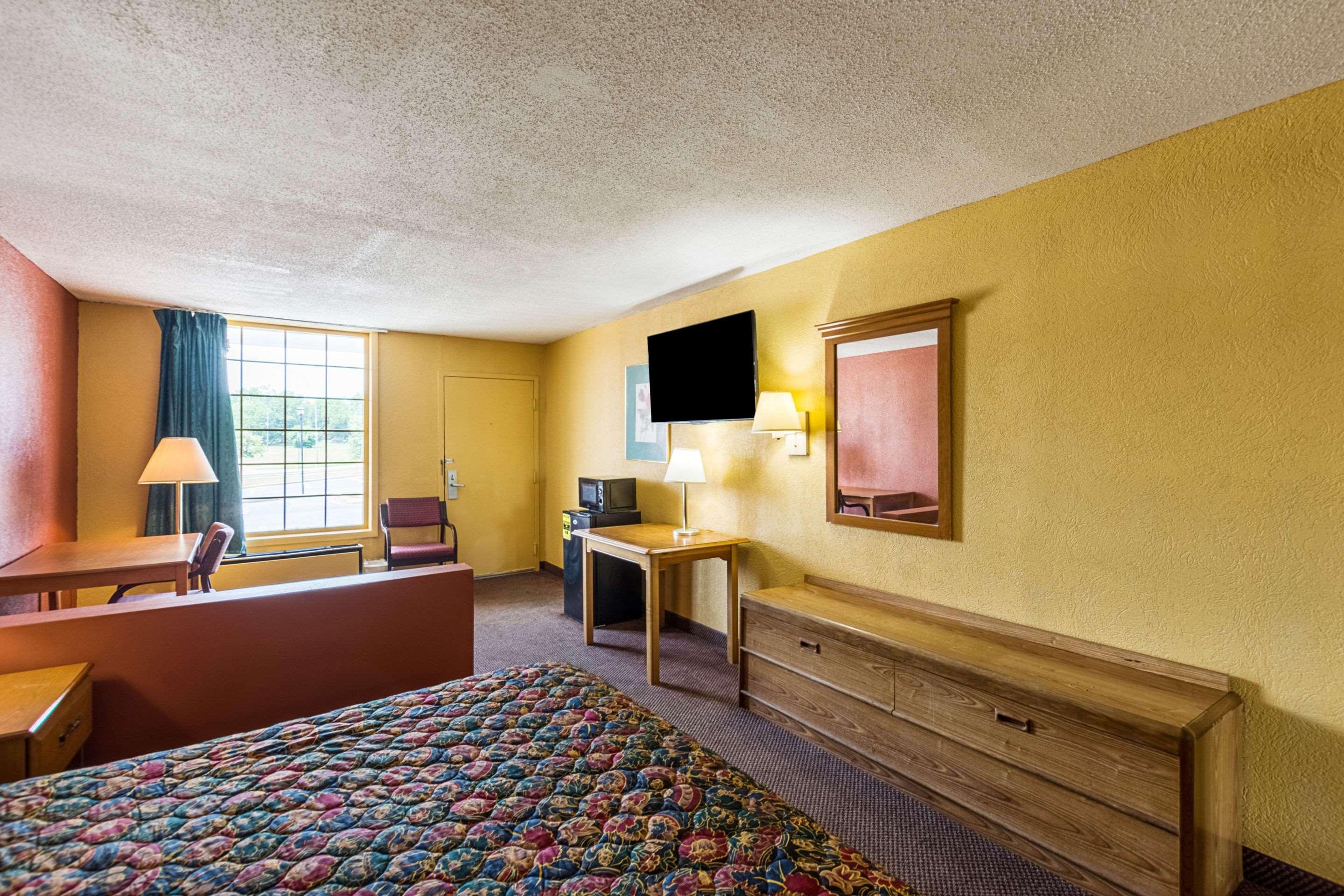 Orangeburg Inn & Suites Екстериор снимка
