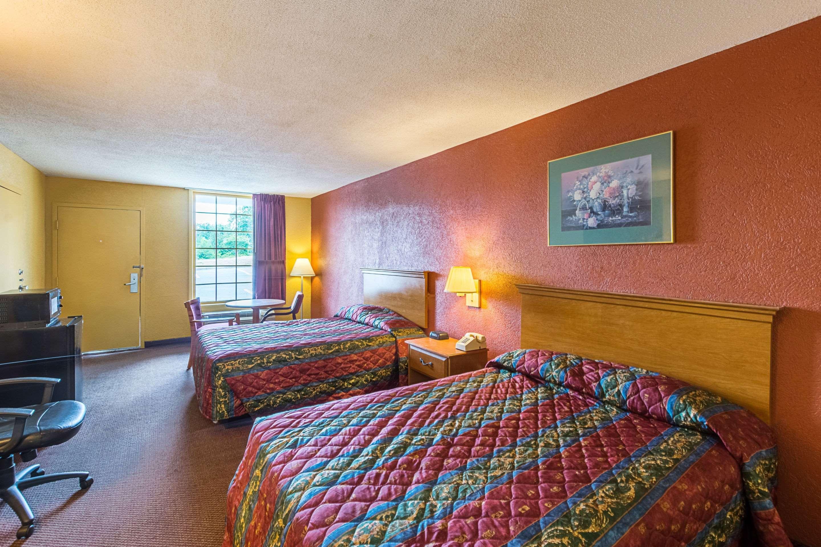 Orangeburg Inn & Suites Екстериор снимка