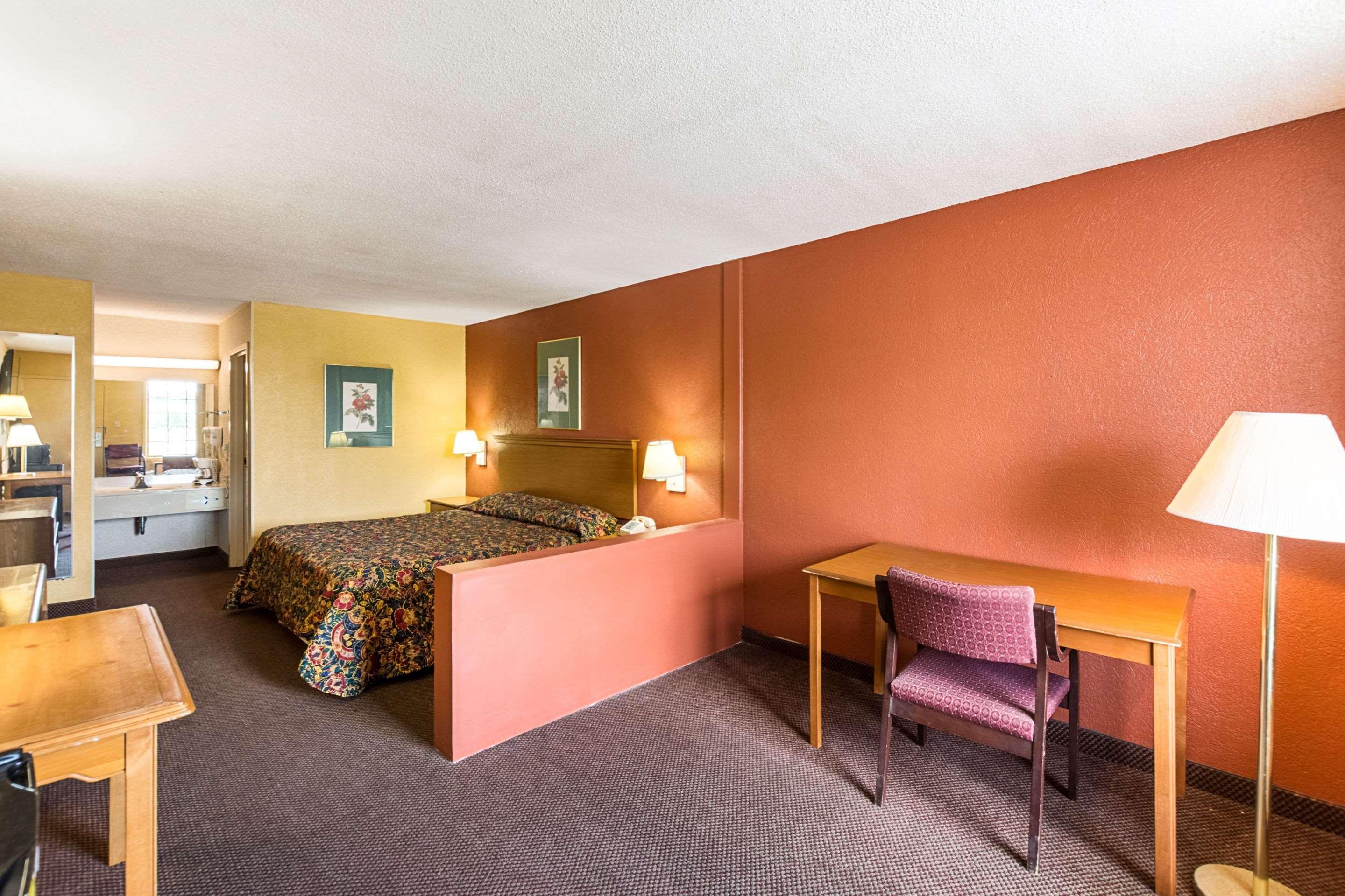 Orangeburg Inn & Suites Екстериор снимка