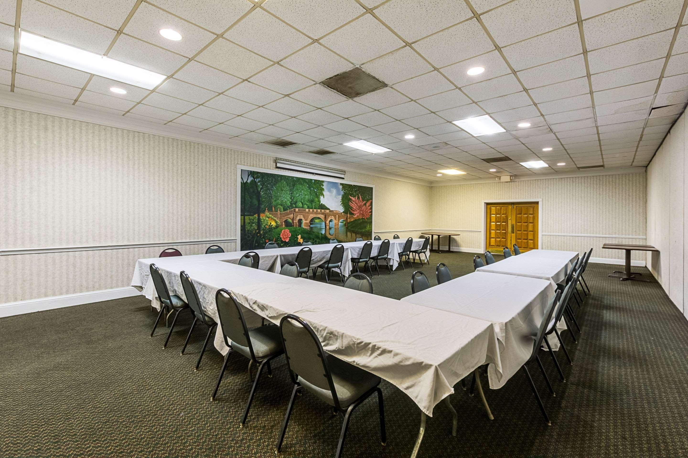 Orangeburg Inn & Suites Екстериор снимка