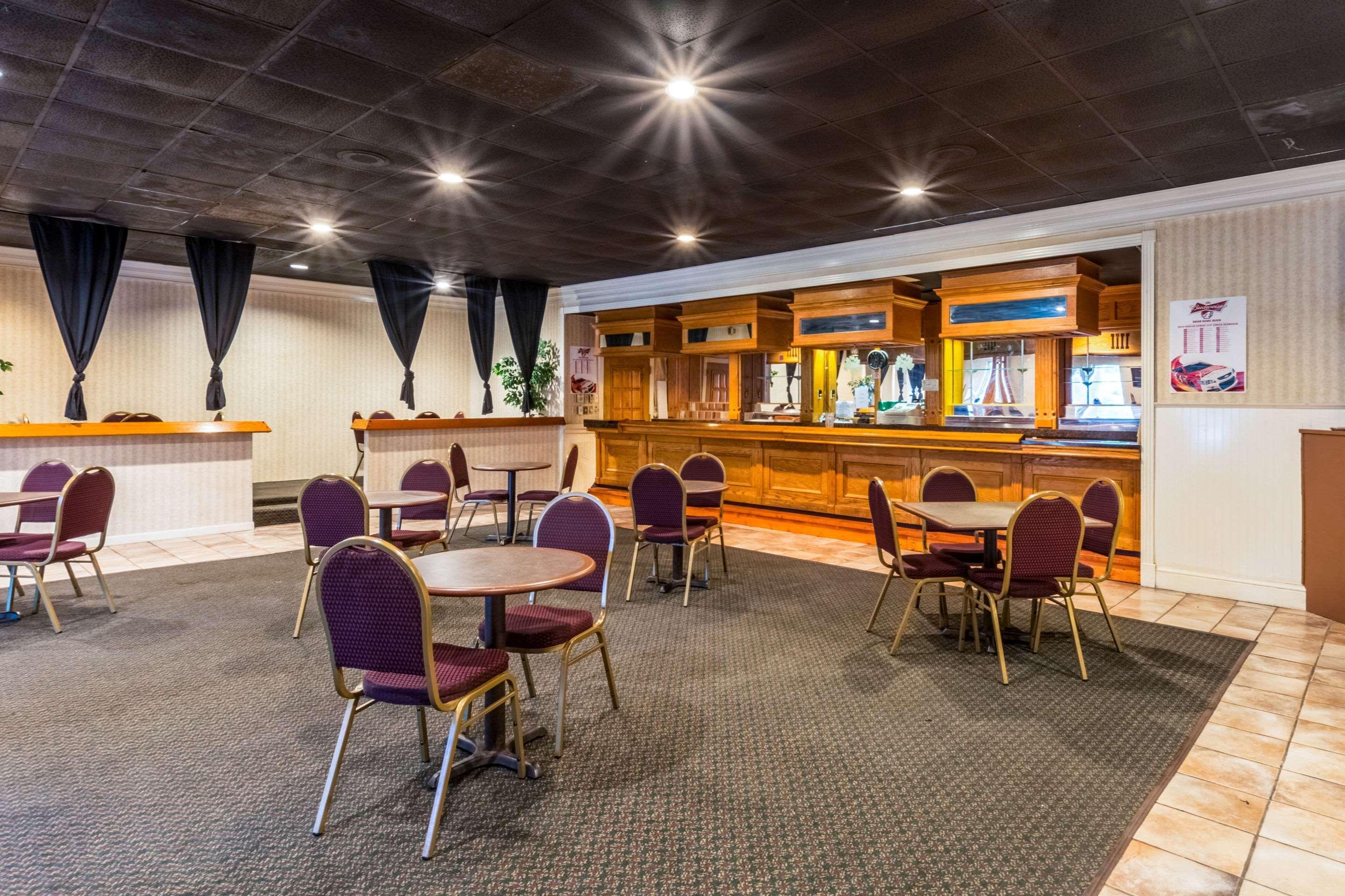Orangeburg Inn & Suites Екстериор снимка