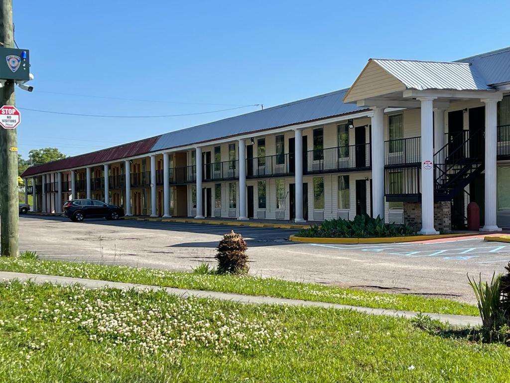 Orangeburg Inn & Suites Екстериор снимка