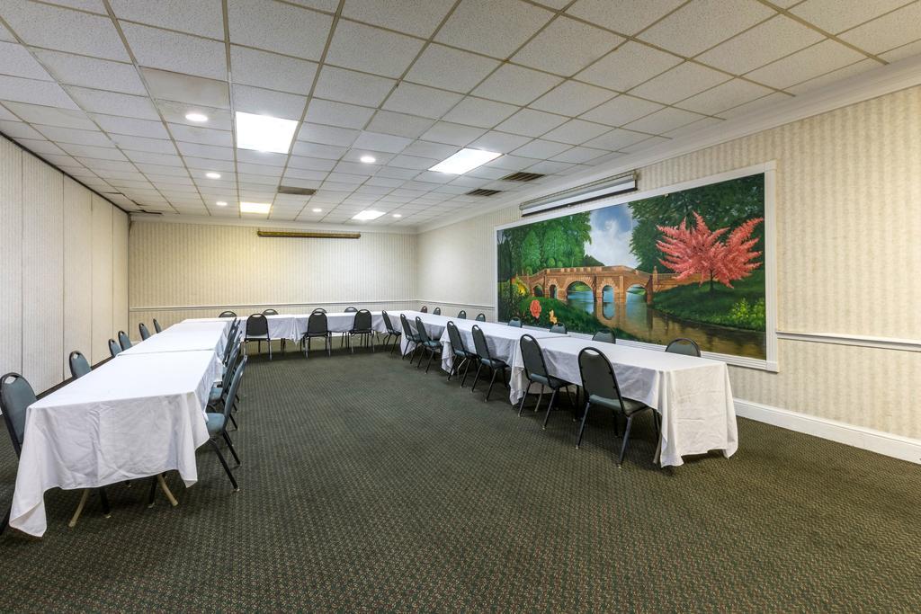 Orangeburg Inn & Suites Екстериор снимка