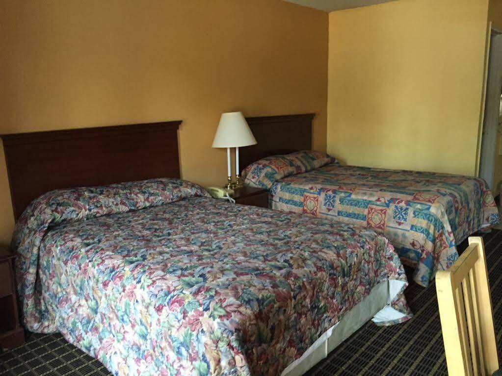 Orangeburg Inn & Suites Екстериор снимка